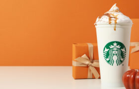 La cobertura PSL de Starbucks incluye estas 4 especias cálidas