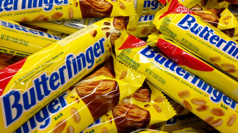 Multitud de barras Butterfinger