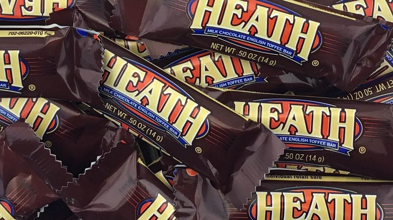 Un montón de barras de chocolate Heath