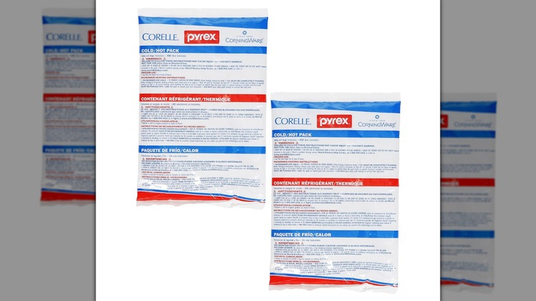 Pyrex Portables grandes compresas frías/calientes sobre un fondo blanco.