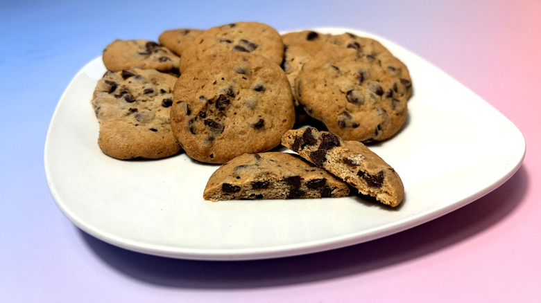 Plato de mini galletas con chispas de chocolate Kirkland Signature