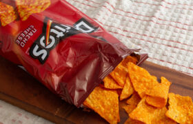 Deje de tirar el condimento sobrante de Doritos y haga esto en su lugar