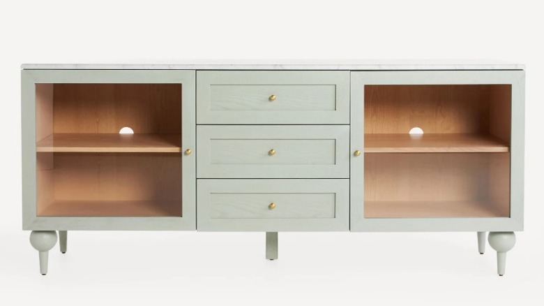 La mesa de buffet Fern de Anthropologie en color verde salvia claro