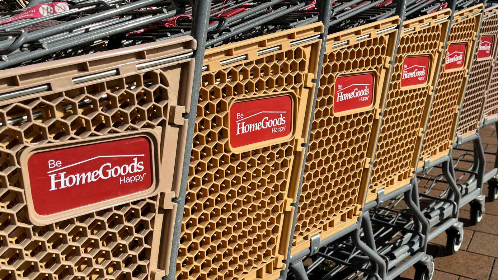 La mesa de buffet de alta gama que puedes encontrar en HomeGoods por $ 1800 menos que la original