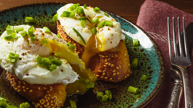 Huevos escalfados en baguette