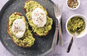 Este utensilio de cocina diario hace que los huevos escalfados luzcan 10 veces más bonitos