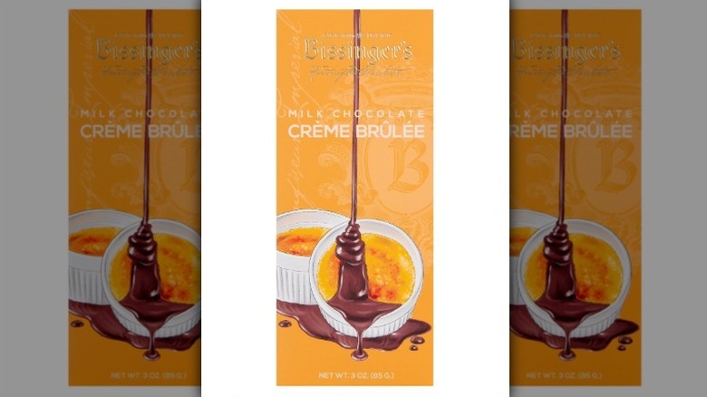 Barra de chocolate con leche crème brûlée de Bissinger en un paquete naranja sobre fondo blanco