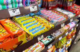 La barra de chocolate oficial de Nashville es dulce, con sabor a nuez y solía costar cinco centavos