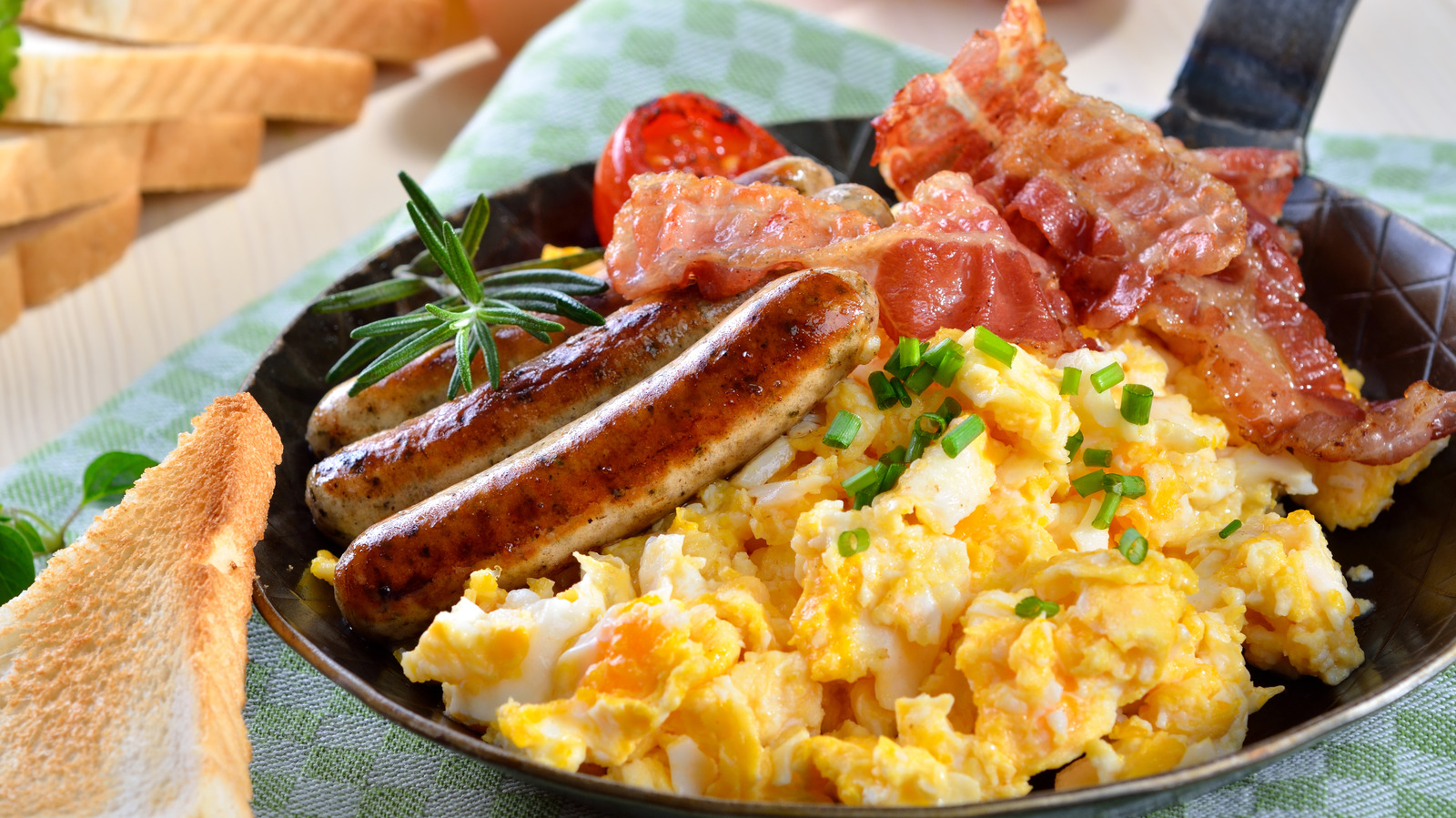 Deje de arruinar el desayuno: siga este consejo para obtener los mejores huevos revueltos