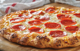 Dale a la pizza congelada 10 veces más sabor con estos 8 condimentos