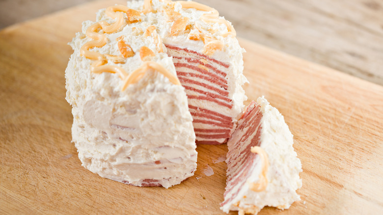 Tarta de Bolonia y un trozo.