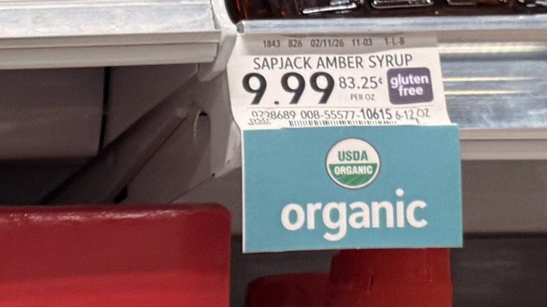 Precio unitario en la etiqueta adhesiva de un artículo