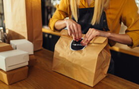 ¿Los recipientes compostables para almacenar alimentos son aptos para microondas?