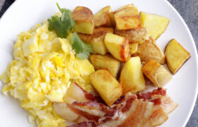 Transforme las patatas blandas para el desayuno con estos 14 condimentos