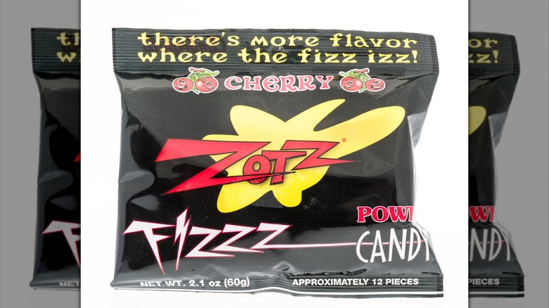Paquete de caramelos gaseosos sabor cereza Zotz