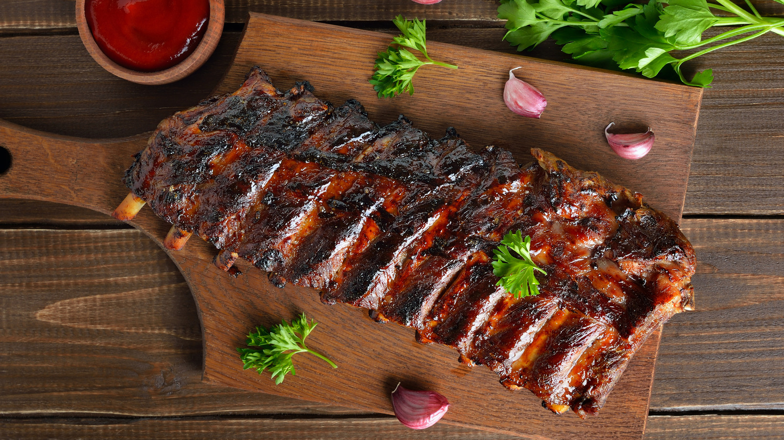 Para obtener costillas perfectamente horneadas, evite este error común