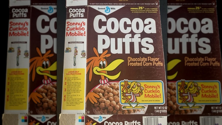 Caja de cereales Cocoa Puffs de los años 60 con la mascota del pájaro Sonny