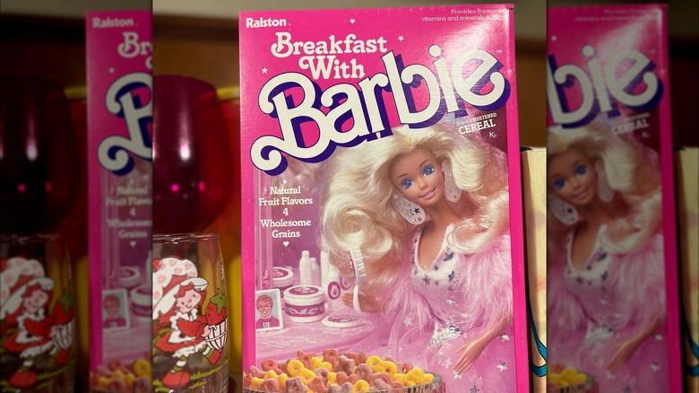 Desayuno con caja de cereales Barbie años 80.