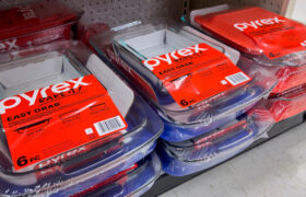 Por qué no vale la pena comprar platos de Pyrex desconchados en tiendas de segunda mano