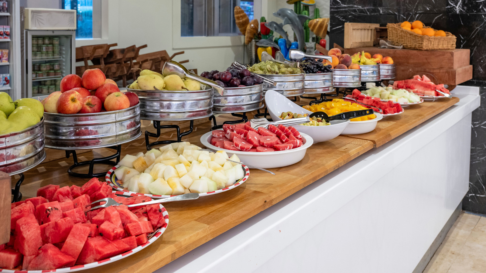 8 reglas de etiqueta a seguir en un desayuno buffet
