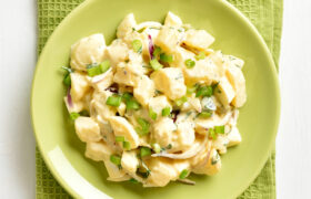Dale un gran impulso de sabor a la ensalada de papa con esta popular salsa