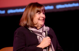 Este juego de Pyrex de 3 piezas por menos de $ 30 es un elemento básico en la casa de Ina Garten