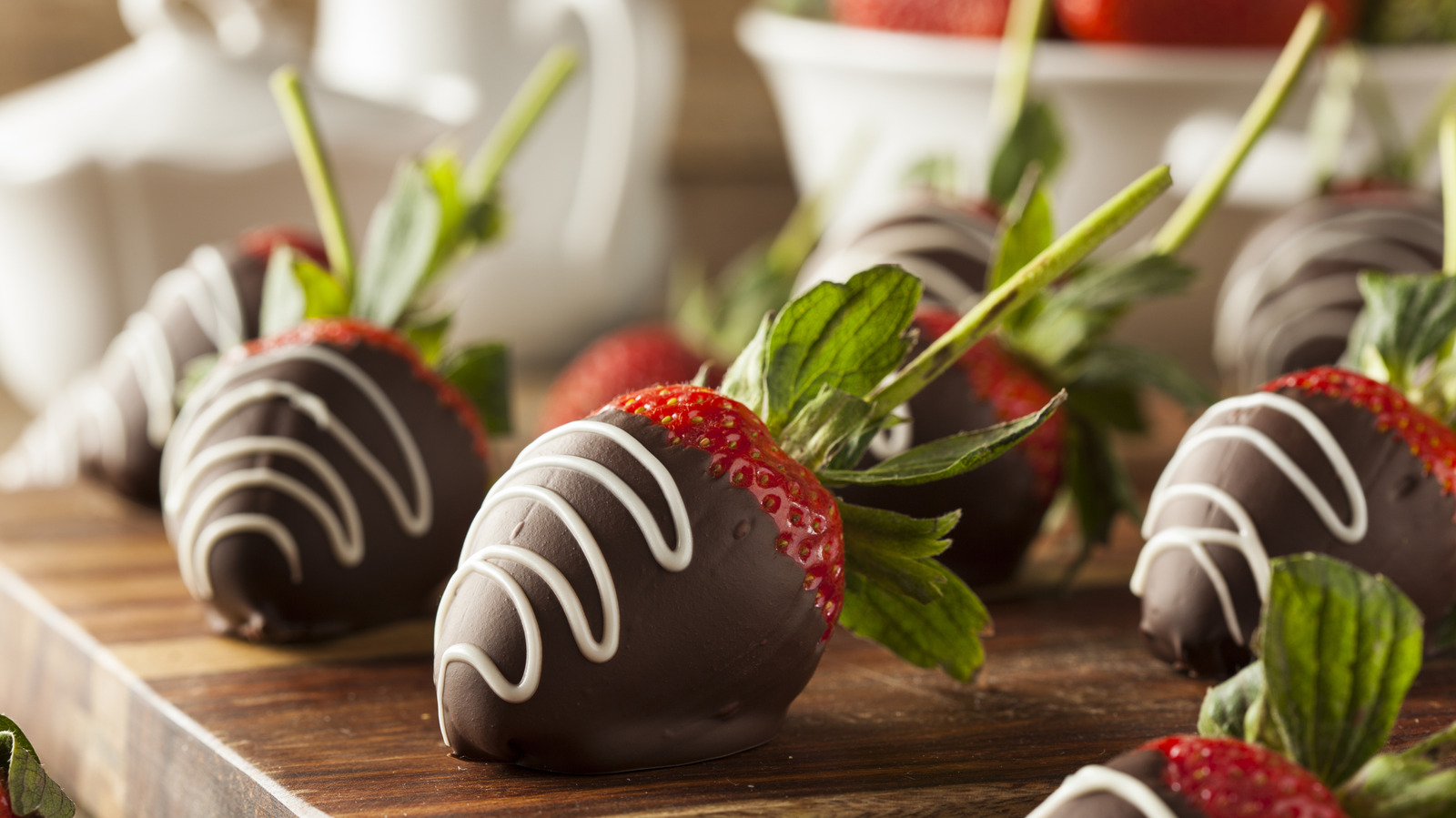 Haga que las fresas cubiertas de chocolate sean más bonitas con este consejo sobre el aceite de coco