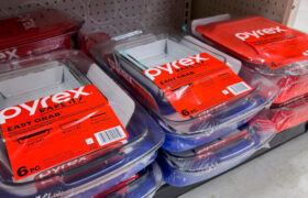 El juego de almacenamiento Pyrex más vendido que hace que los clientes se comprometan a comprar varios