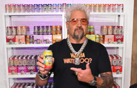 La única regla que Guy Fieri se niega a romper cuando se trata de asar pollo