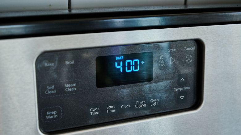 precalentando el horno a 400 grados