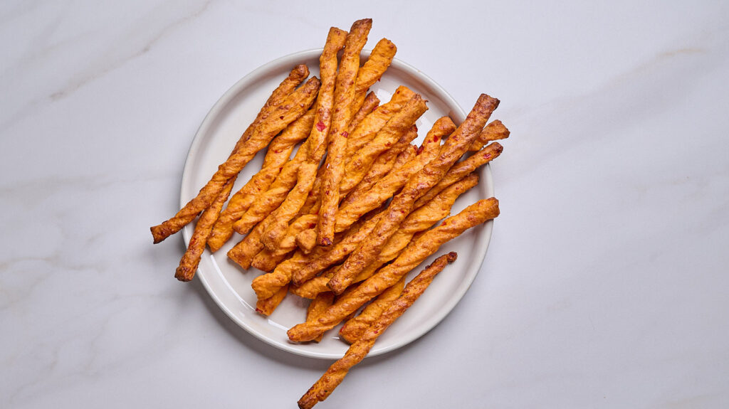 Receta de pajitas de queso picante estilo Arrabbiata