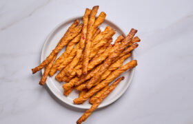 Receta de pajitas de queso picante estilo Arrabbiata
