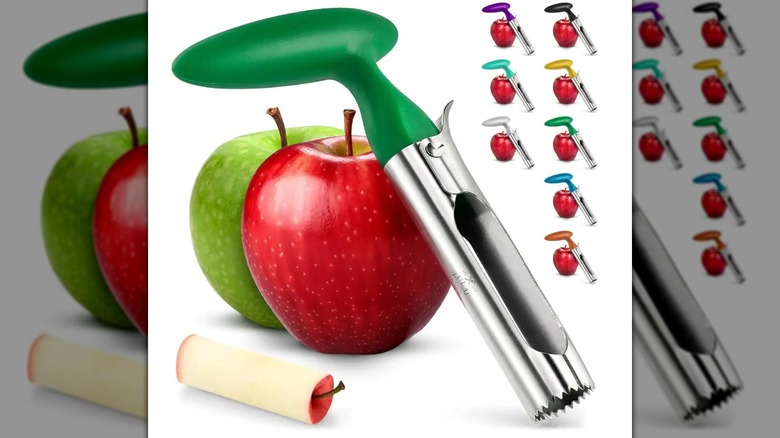 Zulay Kitchen Premium Apple Corer sobre un fondo blanco.