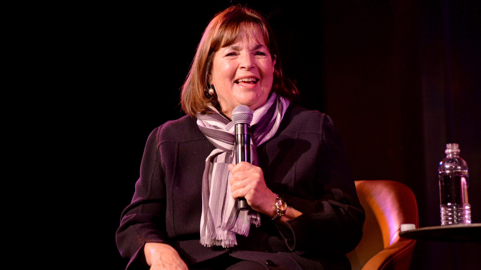 Dale un toque de sabor al pastel de yogur de limón con el consejo de Ina Garten