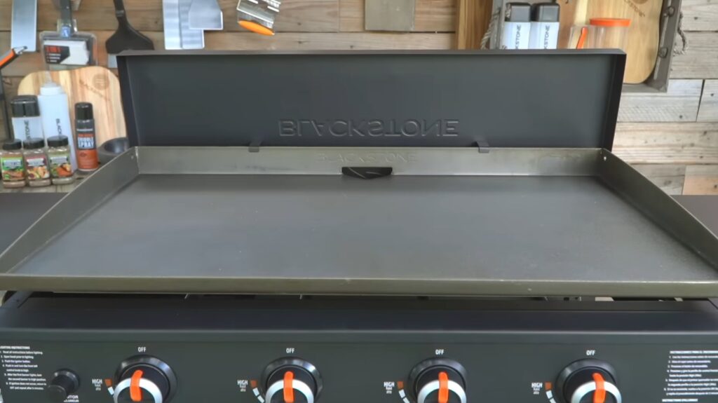 Una pareja utiliza contenedores de Home Depot para crear un almacenamiento sencillo en Blackstone