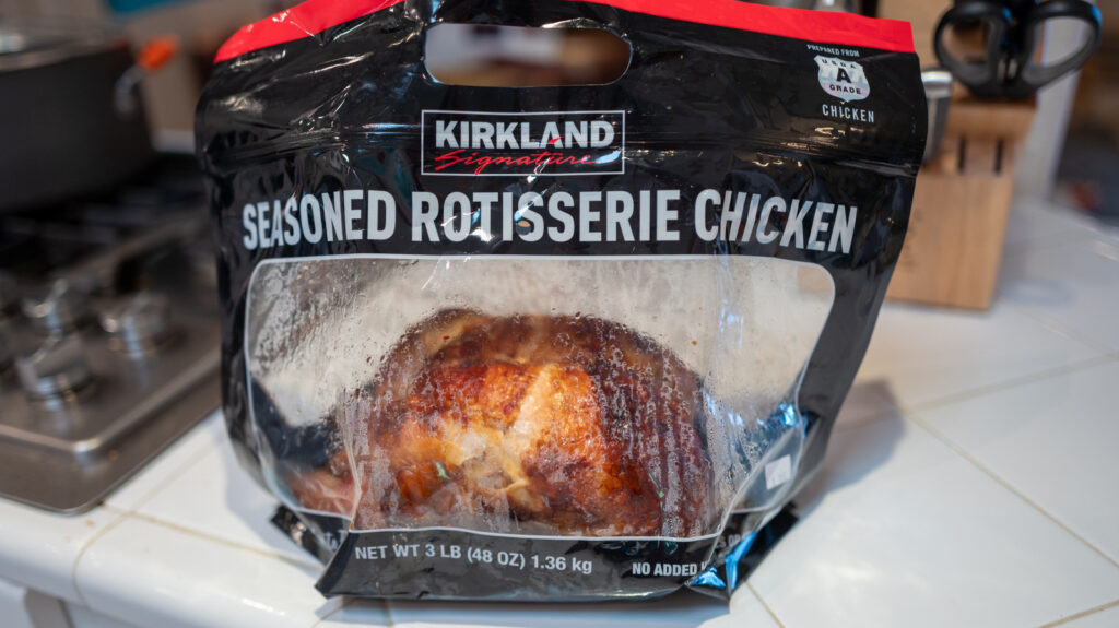 Dale un toque de sabor a tu pollo asado de Costco con un truco de condimento