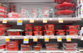 Este raro plato de Pyrex exclusivo para empleados nunca se lanzó al público; ahora vale más de $ 6000
