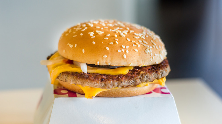 Un cuarto de libra de McDonald's con queso