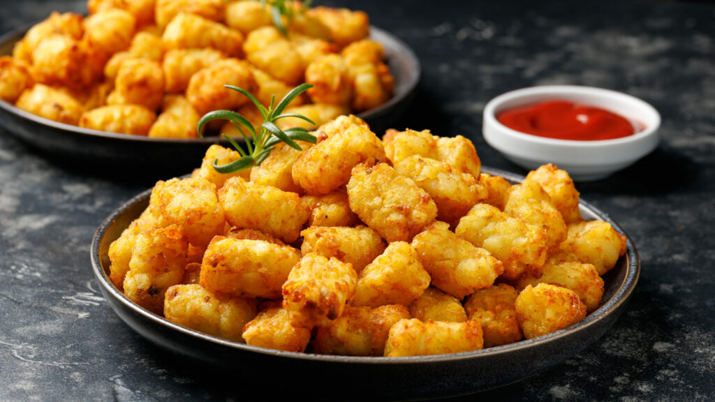 Los mejores Tater Tots congelados que puedes comprar son crujientes por fuera y suaves como una almohada por dentro