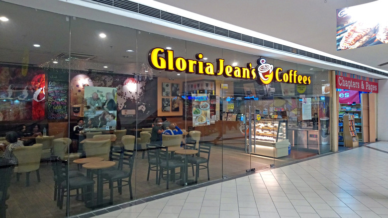 Una cafetería Gloria Jean's dentro de un centro comercial