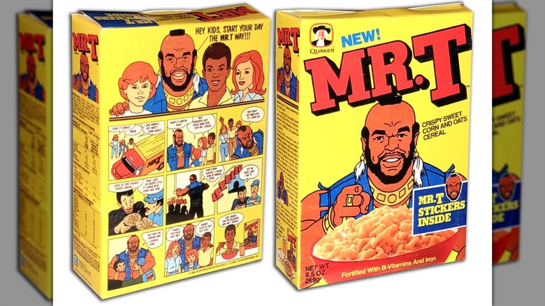 La vista frontal y posterior de una caja de cereal Mr. T sobre un fondo blanco.