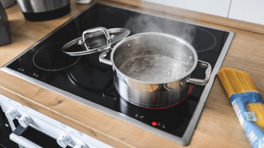 Nunca utilice este tipo de utensilios de cocina en su estufa de inducción