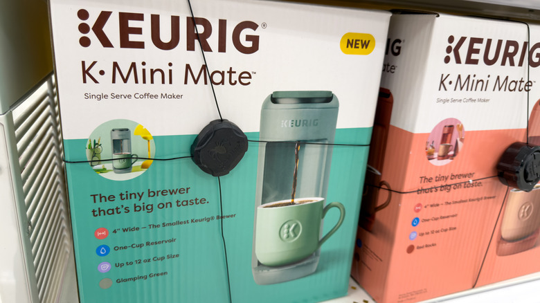 Keurig K-Mini Mate en una caja