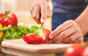 Los sándwiches de tomate merecen esta mejora cremosa que se esconde en su refrigerador