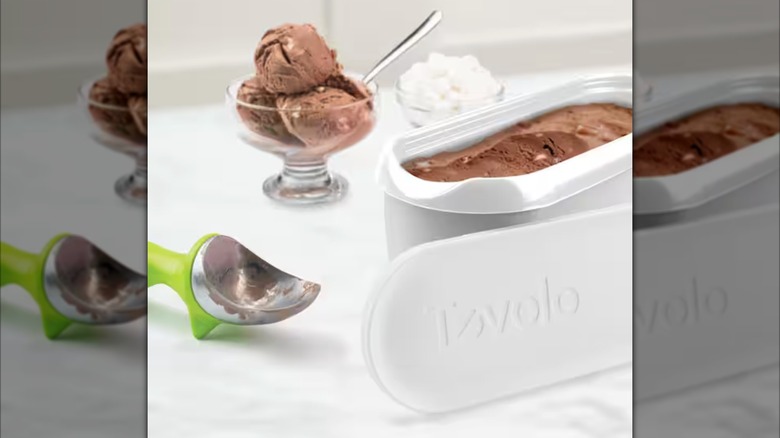 Tovolo 1,5 cuartos. Tarrina de helado blanca Glide-A-Scoop