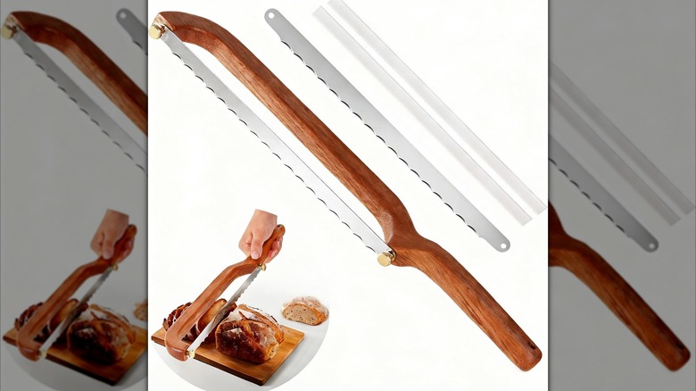 Cuchillo para cortar pan al lado de la mano usando la herramienta en pan