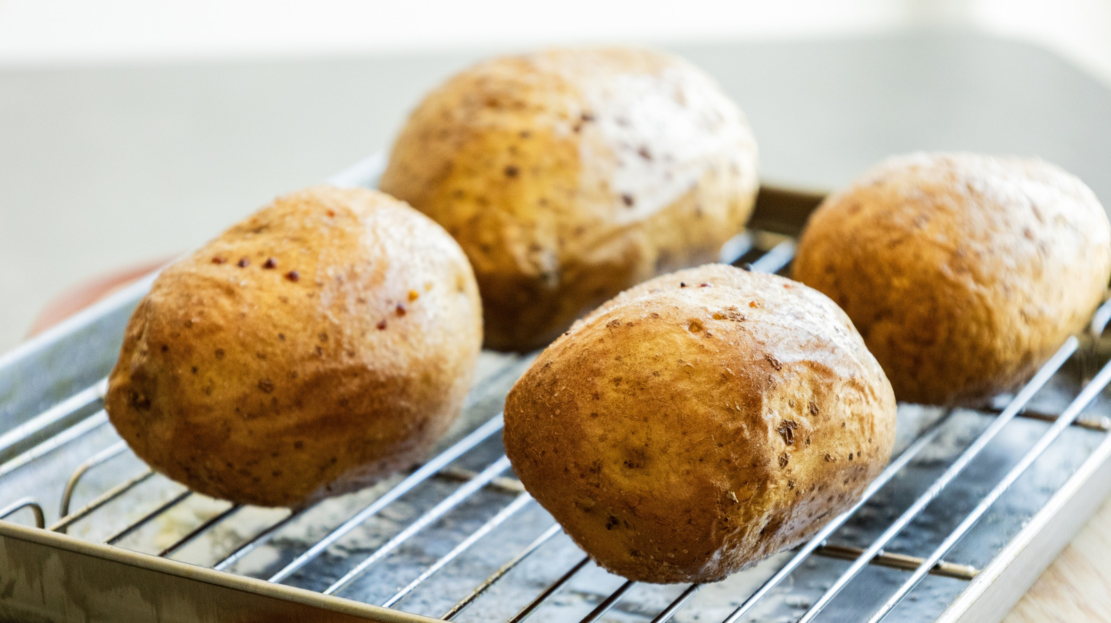 Las aburridas papas al horno necesitan este cambio de imagen de inspiración italiana