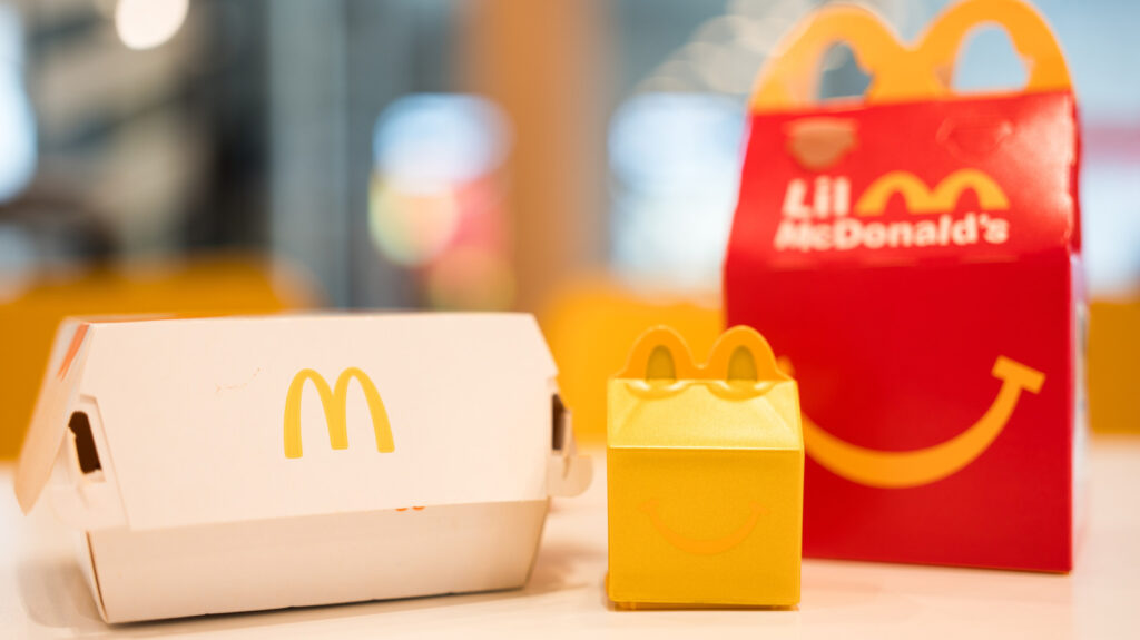El contenedor retro Happy Meal de McDonald's que se convirtió en un elemento básico de Halloween