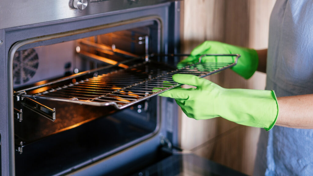Mantenga su horno impecablemente limpio con esta herramienta de cuidado personal