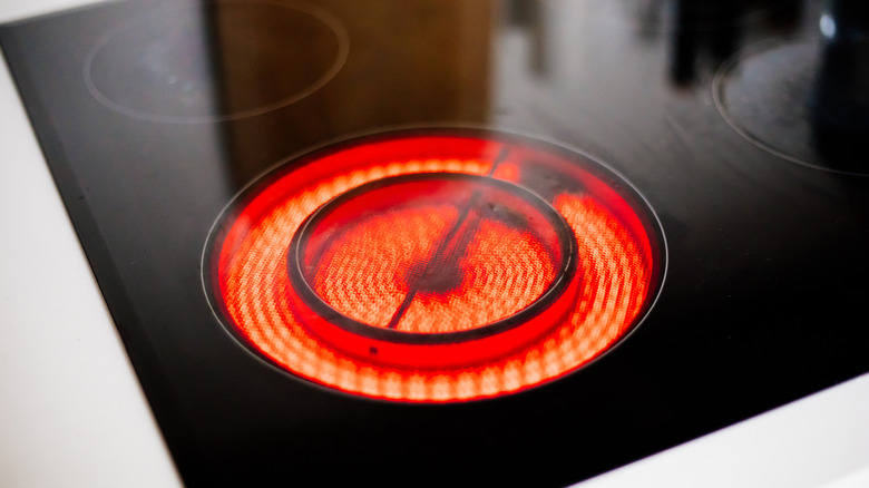 Quemador eléctrico rojo encendido